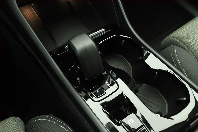 Volvo XC40 (2023) B3 - fotka 10 z 17