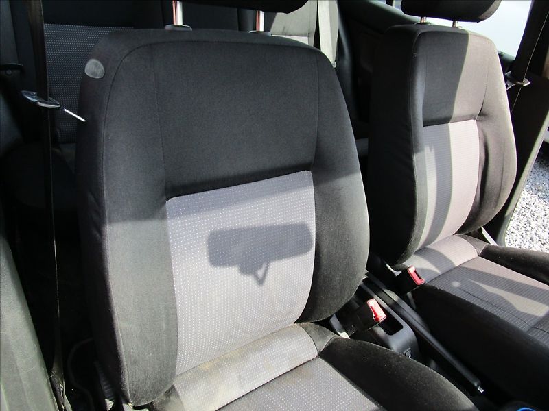 Volkswagen Golf 1.4i 16V, Klima - fotka 17 z 37