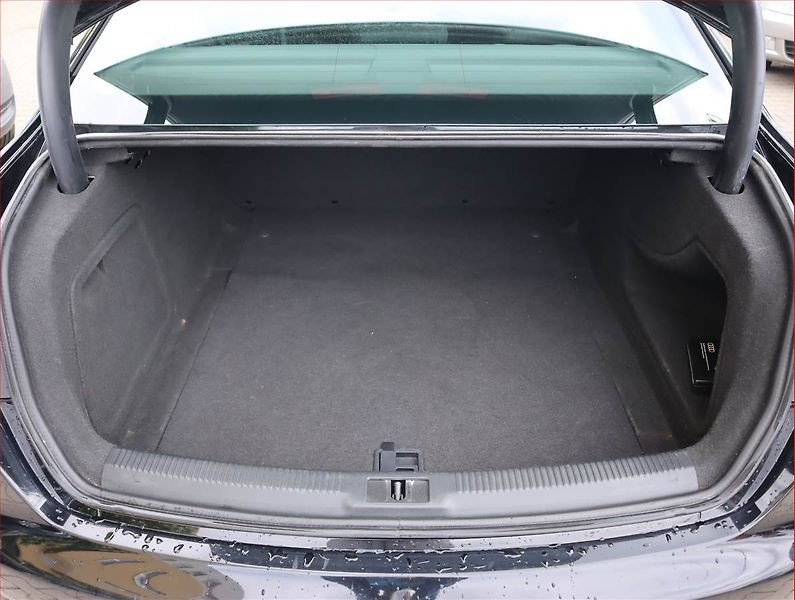 Audi A4 (2015) Design 2.0 TDI, Bi-Xenony - fotka 14 z 18
