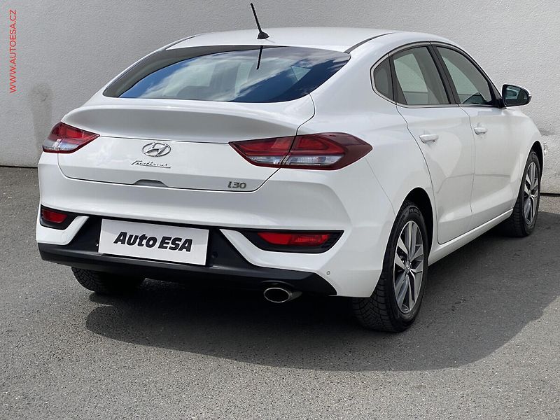 Hyundai i30 (2018) 1.0 TGDi, ČR, AC, tempo - fotka 4 z 18