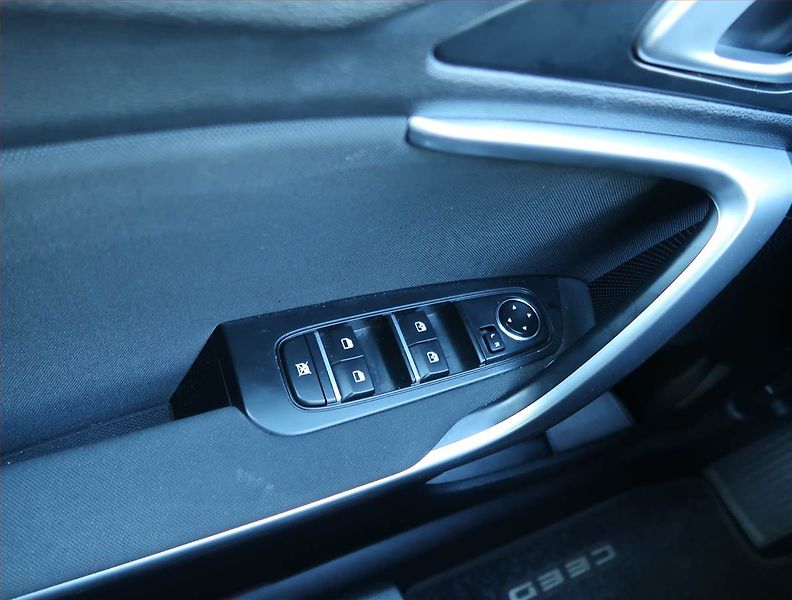 Kia Ceed (2023) Spin 1.0 T-GDI, SPIN, DPH - fotka 15 z 15