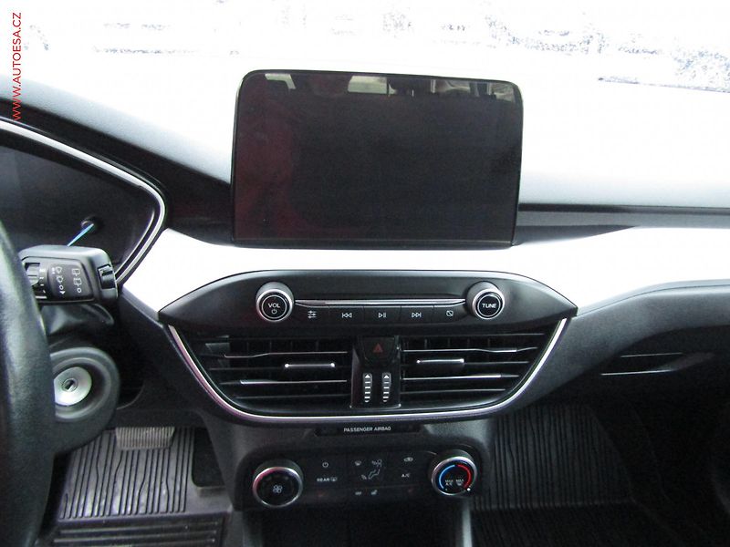 Ford Focus (2019) 1.0 EB, 1.maj,ČR, AT, navi - fotka 14 z 21