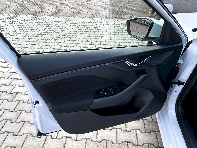 Škoda Kamiq (2025) 1.0 TSI 85kW MP6 Selection - fotka 21 z 32