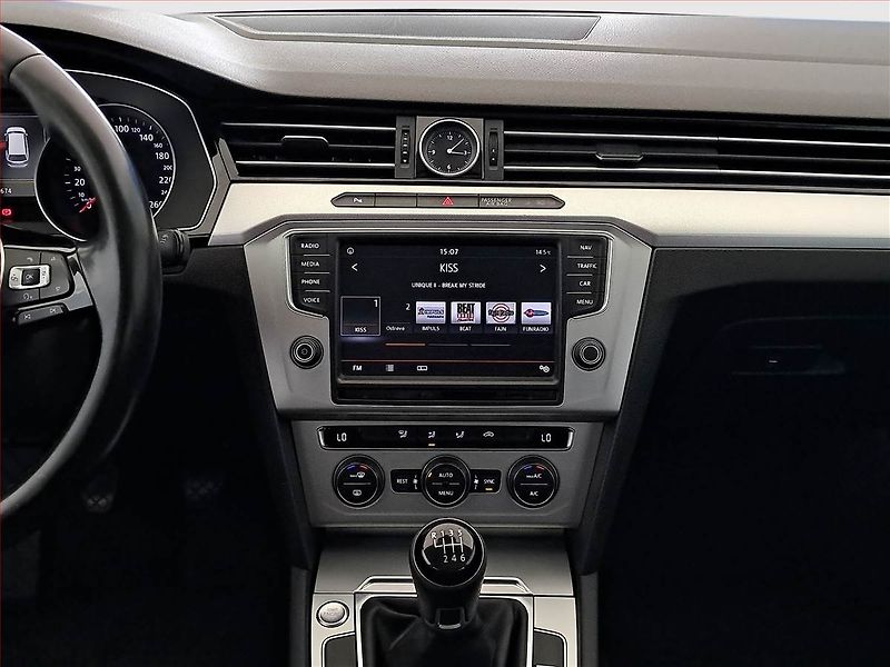 Volkswagen Passat (2015) 2.0 TDI, Navi, Tempomat - fotka 11 z 18