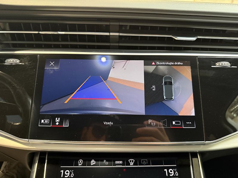 Audi Q7 3.0 55 TFSI quattro tiptronic - fotka 9 z 21