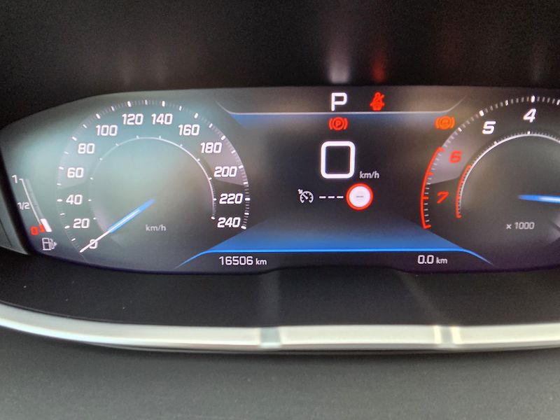 Peugeot 5008 (2024) 1.2 PT 130 ALLURE PACK EAT8 - fotka 16 z 34
