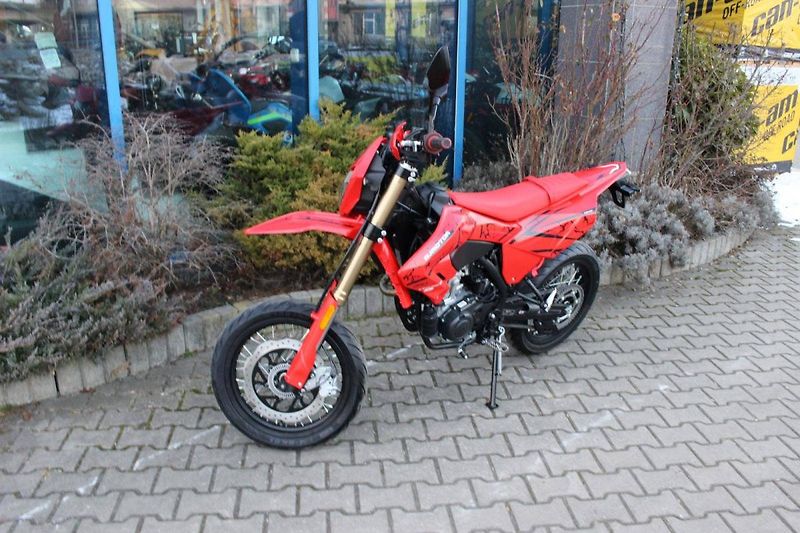 QJ Motor (2026) COV 125  MOTARD  2026 NOVINKA - fotka 7 z 9