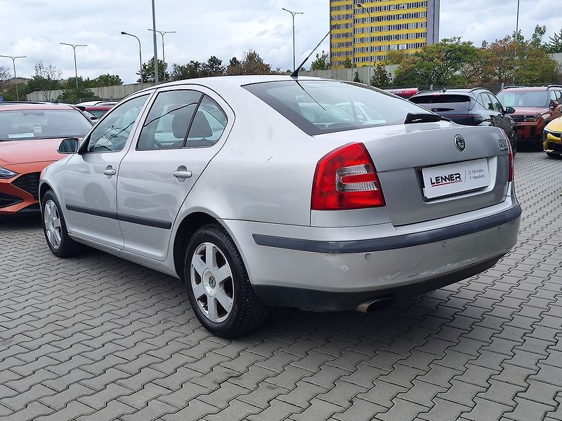 Škoda Octavia 1.6 FSI/85kW Elegance - fotka 7 z 25