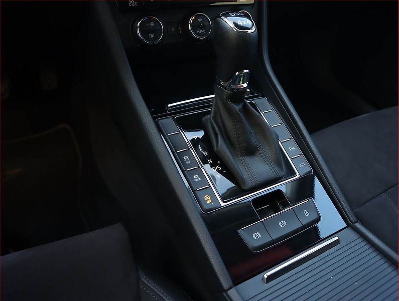 Škoda Superb (2016) 2.0 TDI 4x4, 4X4, Automat - fotka 15 z 25
