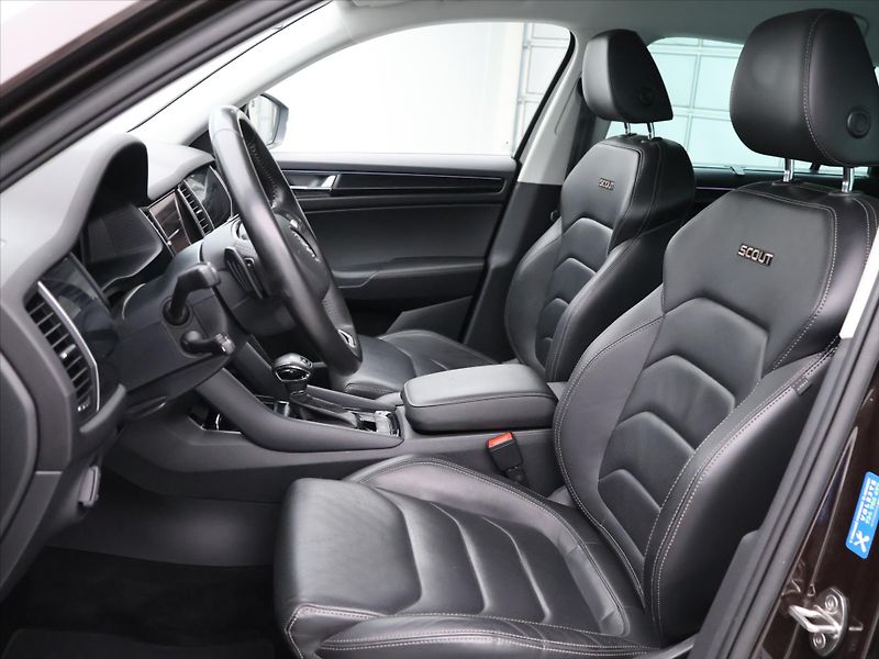 Škoda Kodiaq Scout 2,0 TSI 140kW DSG 4x4 CZ - fotka 11 z 38