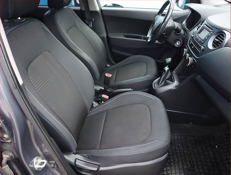 Hyundai i10 (2017) Classic 1.0, Serv.kniha - fotka 9 z 16
