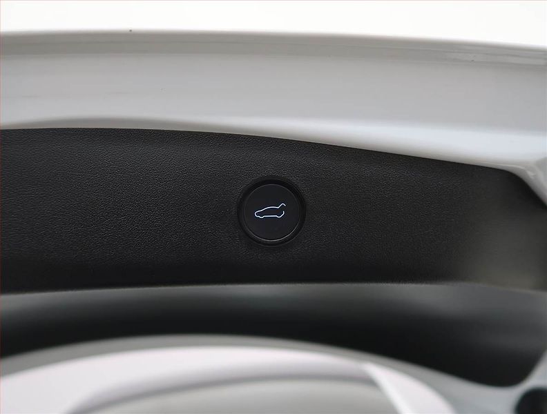 Tesla Model 3 (2023) Standard Range 60kWh, SoH 95% - fotka 31 z 33