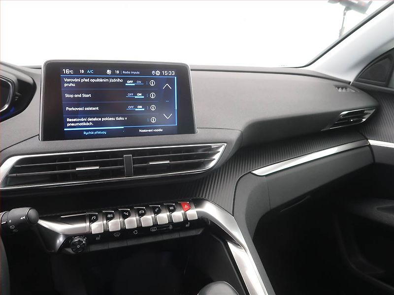 Peugeot 3008 (2021) 1.2 PureTech - fotka 12 z 16
