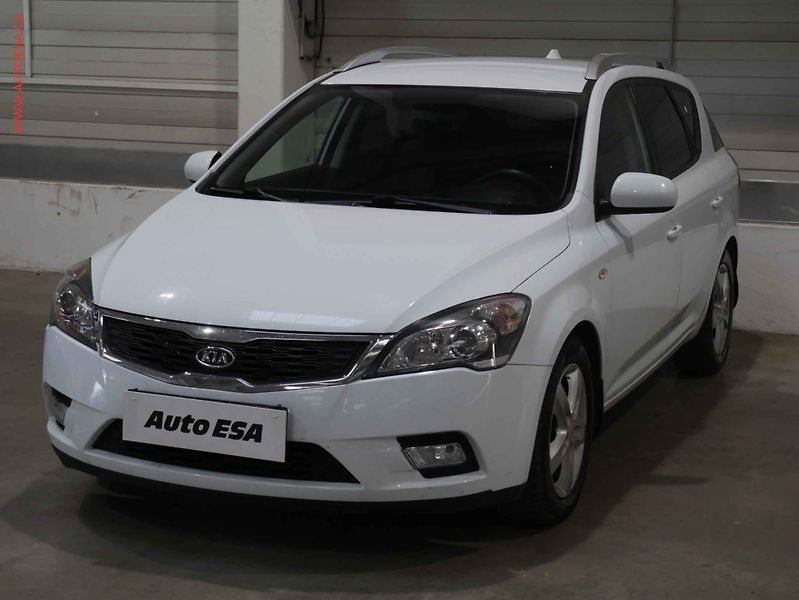 Kia Ceed (2012) 1.6i, ČR, AC - fotka 3 z 16
