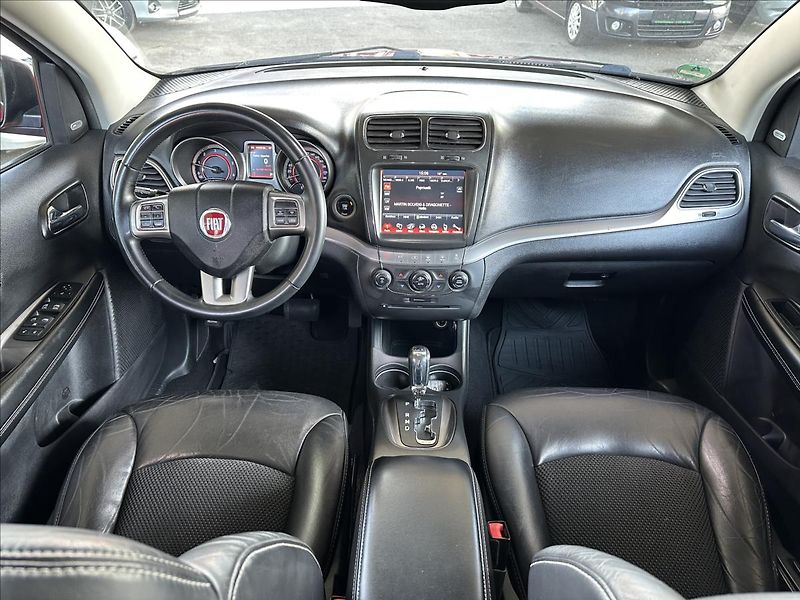 Fiat Freemont 2,0 CROSS 4x4 AUTOMAT - fotka 18 z 32