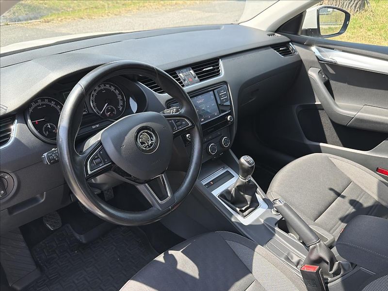 Škoda Octavia 1,6 TDi 85 Kw Ambition ČR DPH - fotka 9 z 30