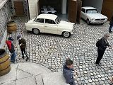 Výstava historických vozidel na technickém nádvoří Paláce Liebieg.