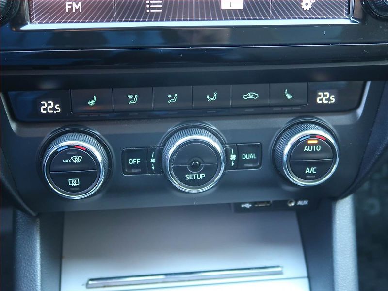Škoda Octavia (2014) Elegance 1.6 TDI, Navi - fotka 16 z 18