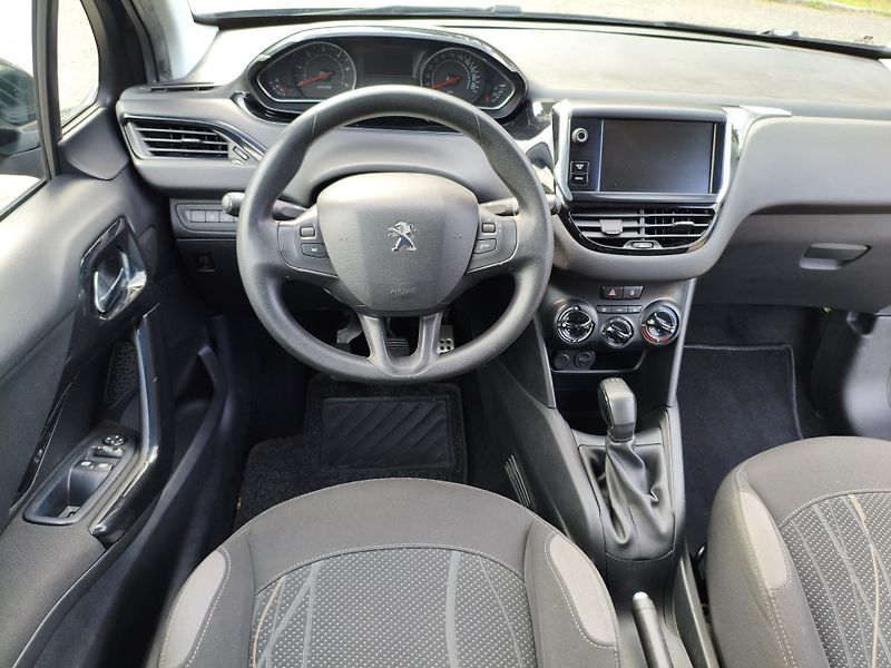 Peugeot 208 (2012) 1,6 eHDI 68Kw - fotka 16 z 33