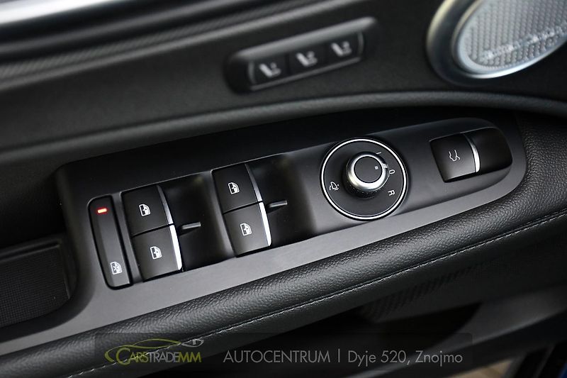 Alfa Romeo Stelvio 2.0 Turbo 16V 206kW Veloce Q4 - fotka 26 z 53
