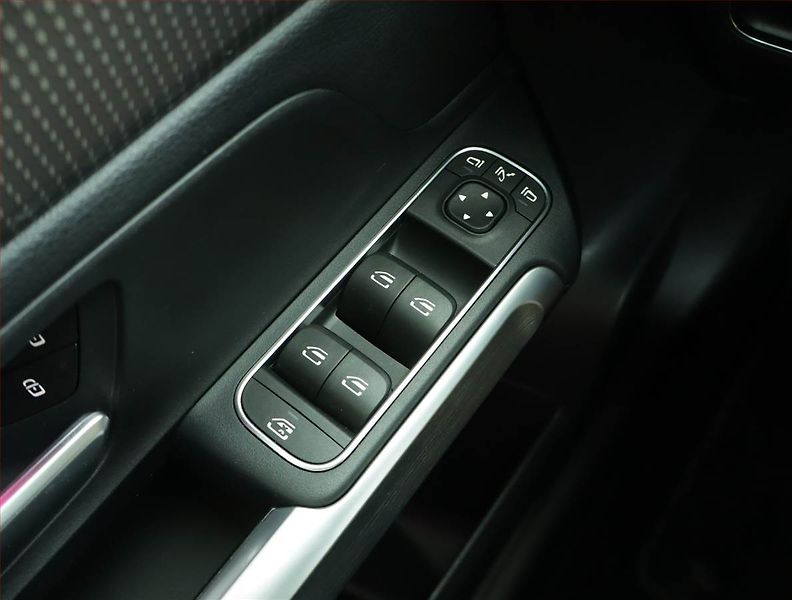 Mercedes-Benz EQB (2022) 300 4MATIC, SoH 95% - fotka 17 z 19