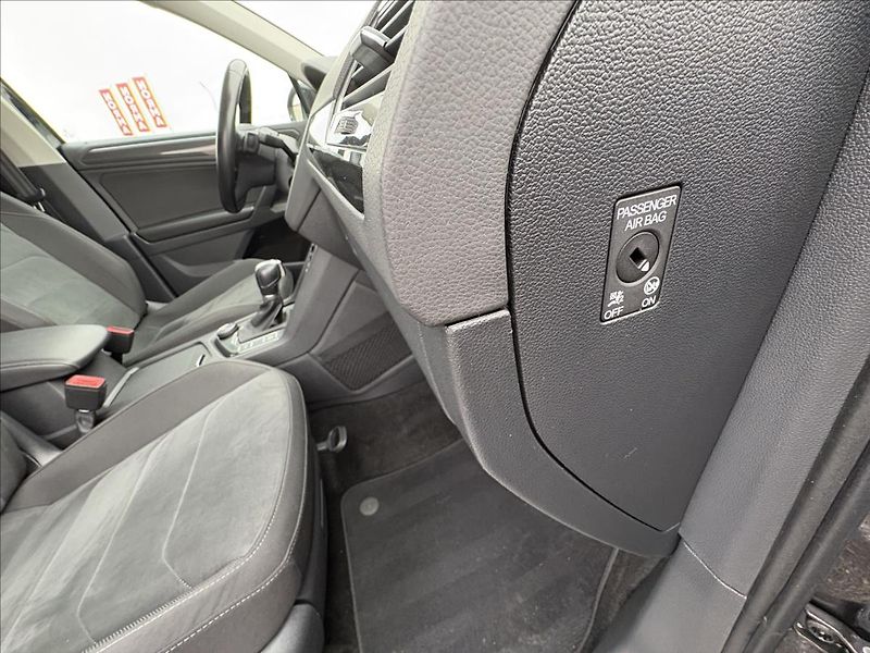 Volkswagen Tiguan 2,0 TDi 140kW 4M,Led,ACC,Highl - fotka 27 z 41