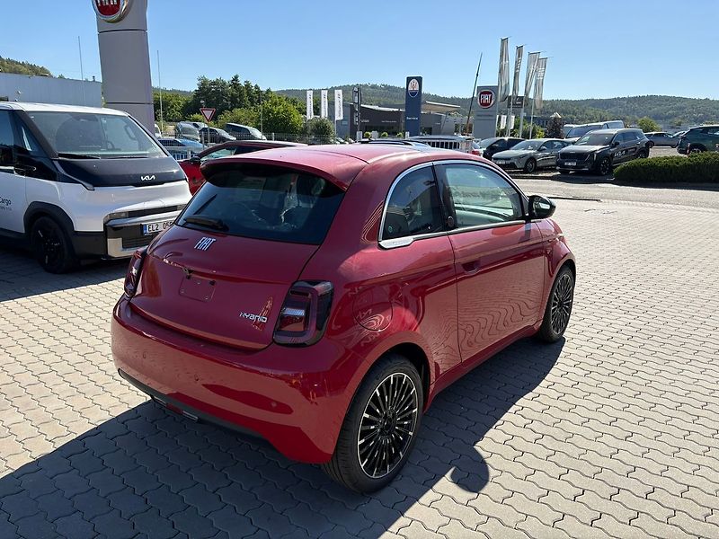 Fiat 500 (2026) Hybrid La Prima HB 1.0 BSG 65k - fotka 7 z 17