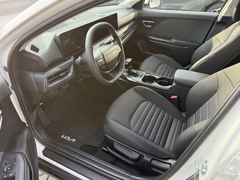 Kia K4 Sportswagon (2026) EXCLUSIVE 1.6 T-GDI 7DCT ALU17 - fotka 12 z 18