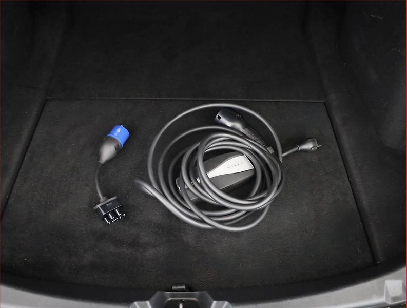 Tesla Model 3 (2019) Std Range Plus 52kWh, SoH 79% - fotka 18 z 22