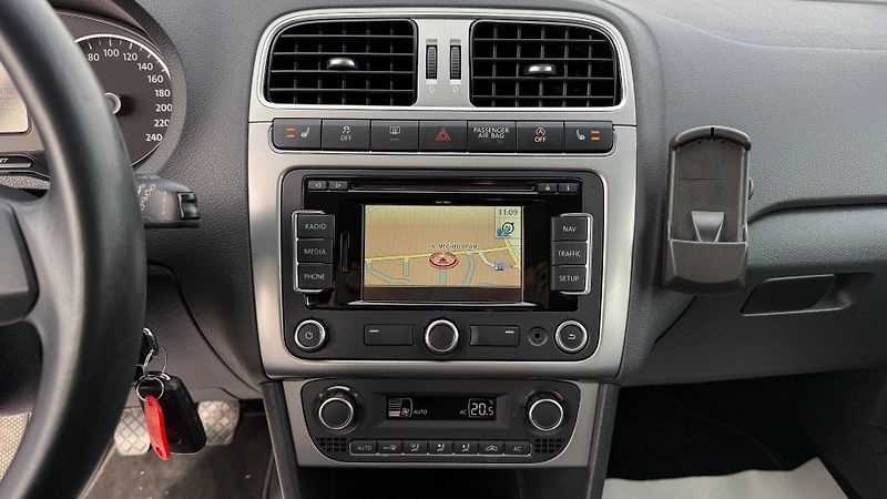Volkswagen Polo (2014) 1.2TSi 66kW REZERVOVANO - fotka 14 z 22