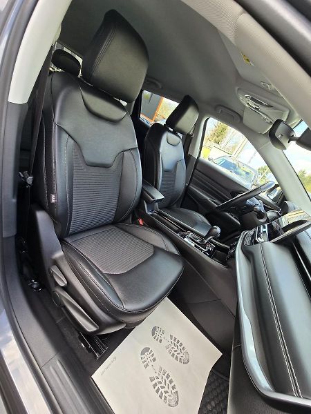 Jeep Compass 110kW LIMITED KAMERA 360° - fotka 9 z 40