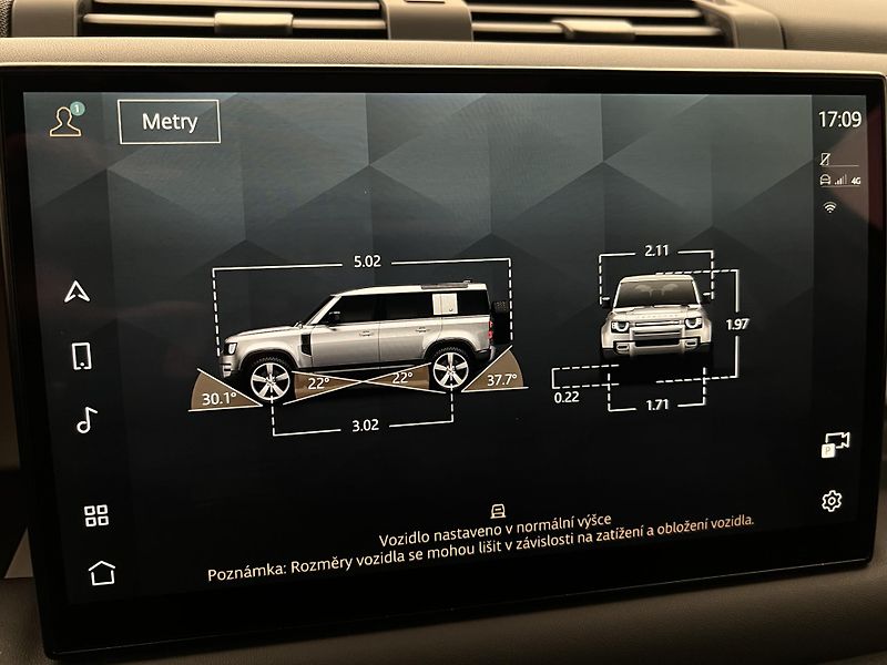 Land Rover Defender 110 D250 X-DYNAMIC HSE 1. maj - fotka 40 z 57