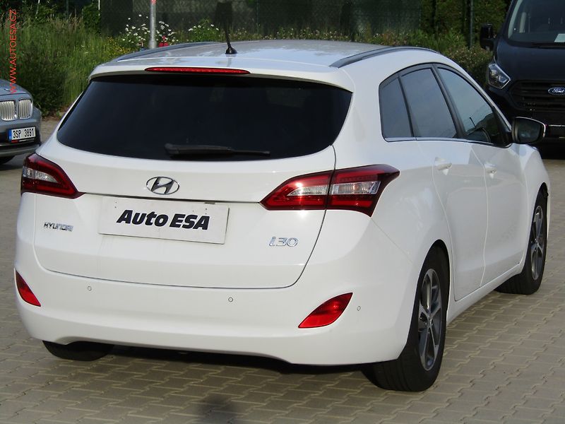 Hyundai i30 (2016) 1.6 GDi - fotka 6 z 22