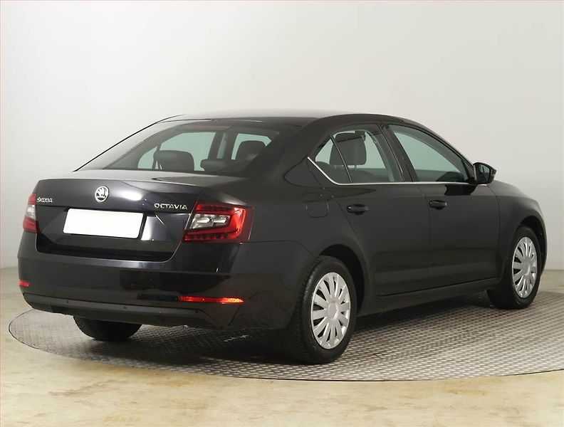 Škoda Octavia (2019) Style 1.6 TDI, ČR,1.maj - fotka 5 z 17