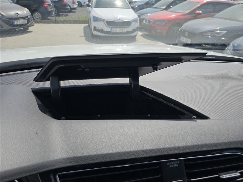 Volkswagen Tiguan Allspace 2,0 TDi R LINE DSG  4X4 NAVI - fotka 28 z 45
