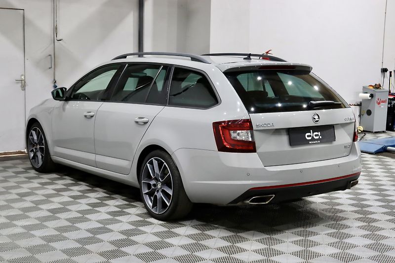 Škoda Octavia 3 FL 2.0 TSI 180 kW DSG RS - fotka 5 z 43