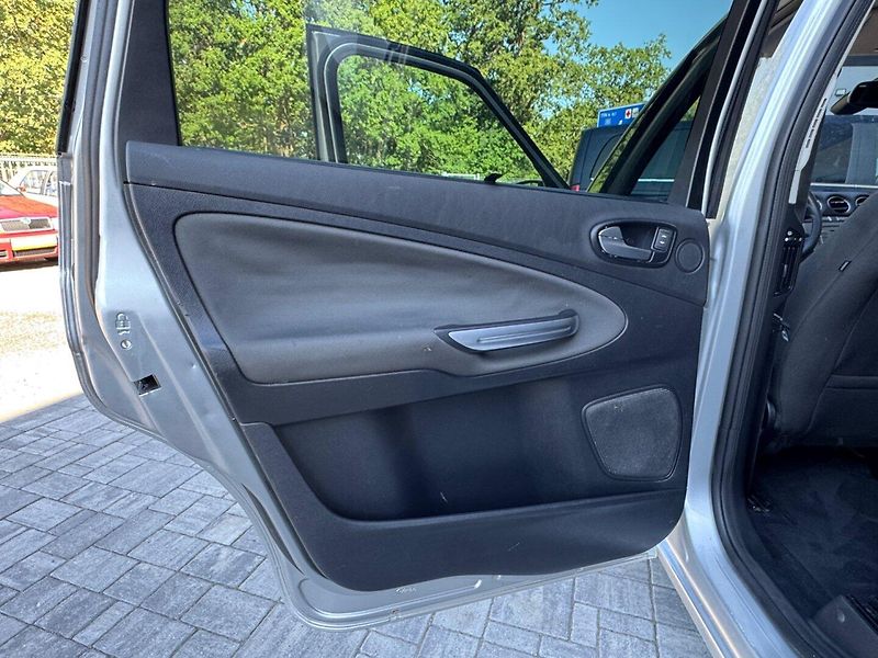 Ford S-MAX (2008) 2.0 TDCi Titanium - fotka 10 z 29