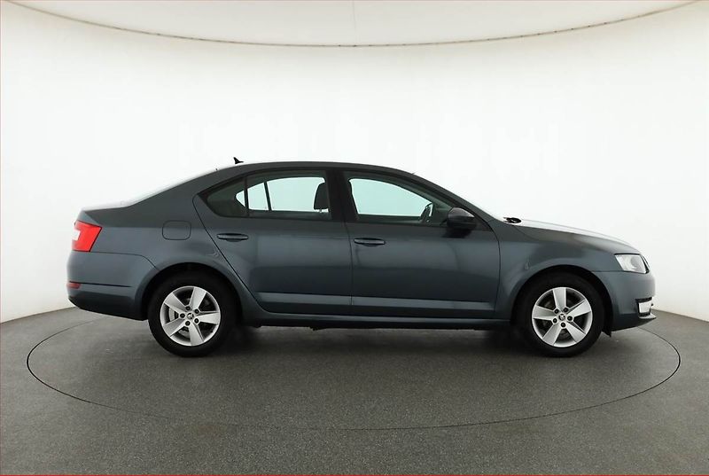 Škoda Octavia (2016) 1.6 TDI, Navi, Tempomat - fotka 6 z 17