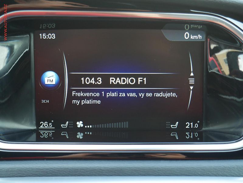 Volvo V40 (2015) 2.0 i, AT, navi - fotka 13 z 18