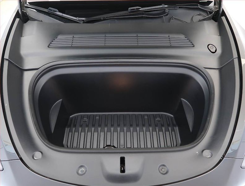 Tesla Model Y (2022) RWD LFP 60kWh, SoH 95% - fotka 15 z 33
