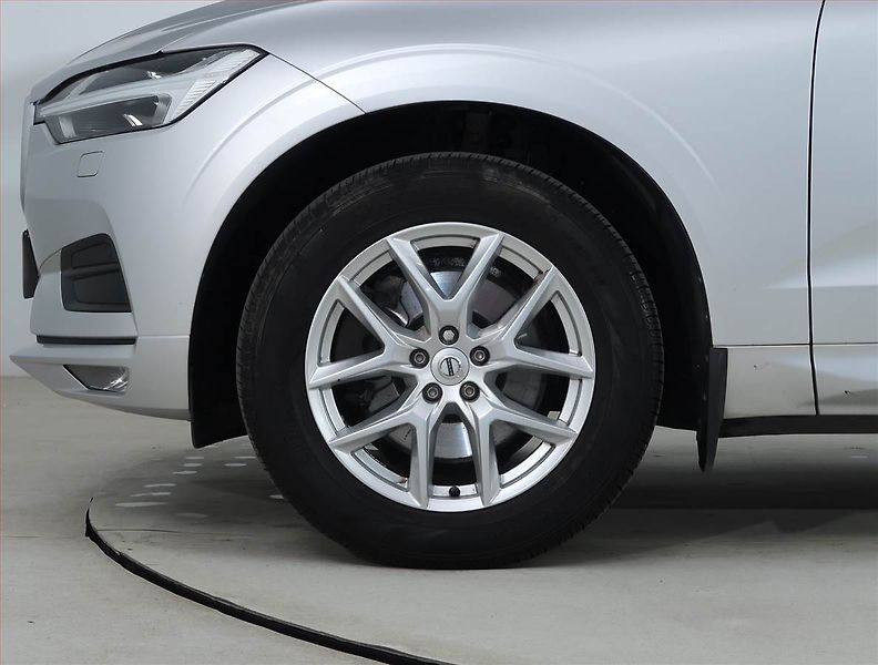 Volvo XC60 (2019) D4 - fotka 15 z 27