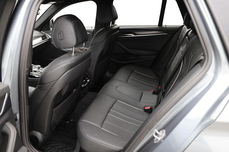 BMW Řada 5 530d xDrive Touring - fotka 14 z 14