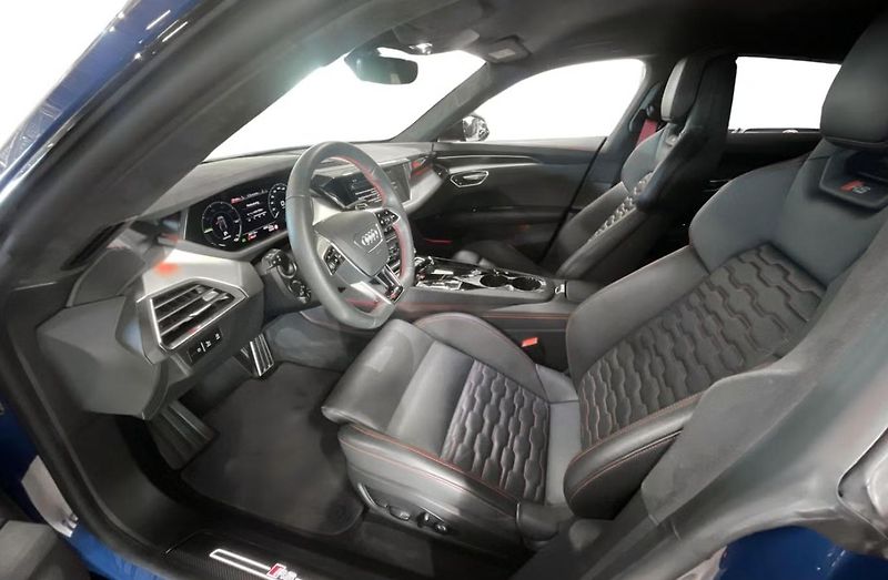 Audi RS e-tron GT AWD 360k Laser Night vision - fotka 11 z 26