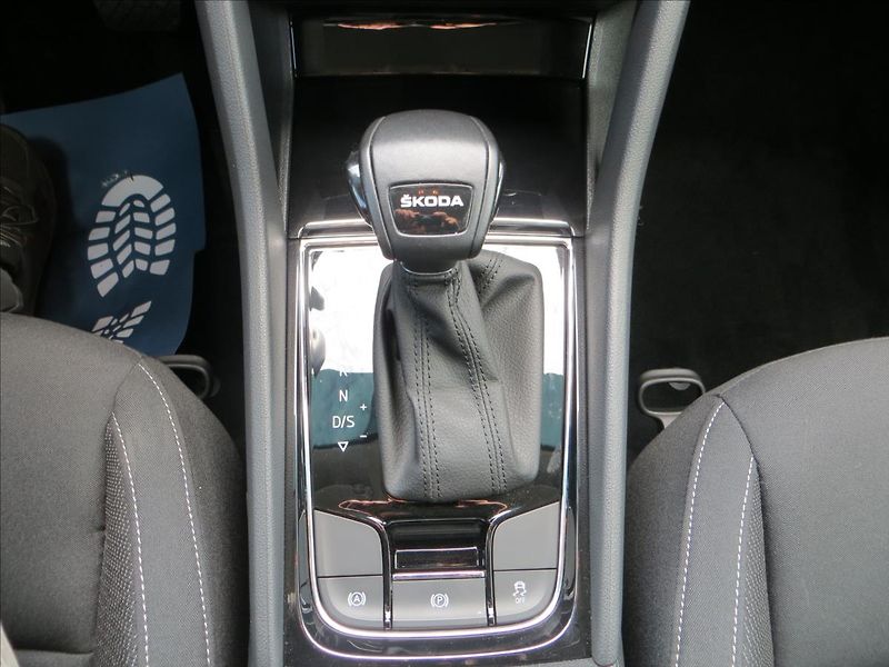 Škoda Karoq 1,5 TSI 110kW DSG Ambition ČR - fotka 15 z 24