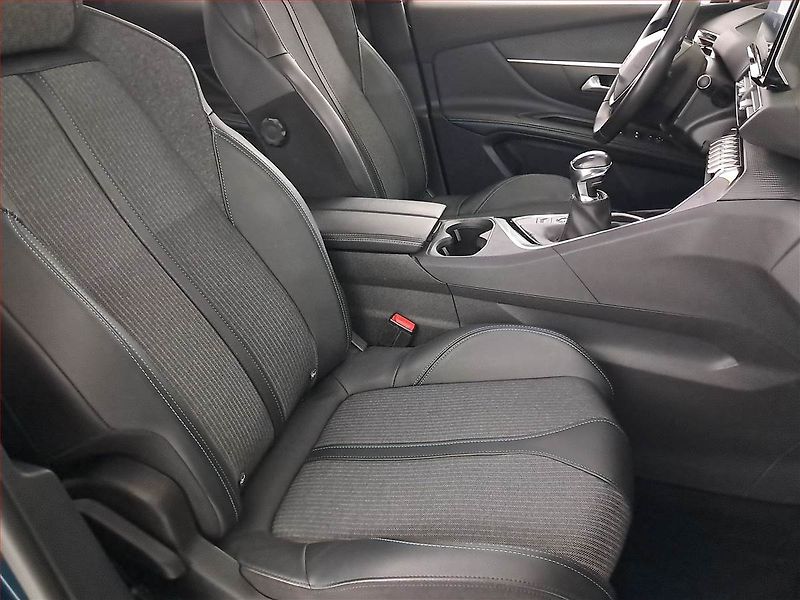 Peugeot 3008 (2022) 1.2 PureTech - fotka 9 z 22