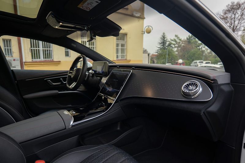 Mercedes-Benz EQS 450+ AMG Pano HuD 360 Venti - fotka 27 z 48