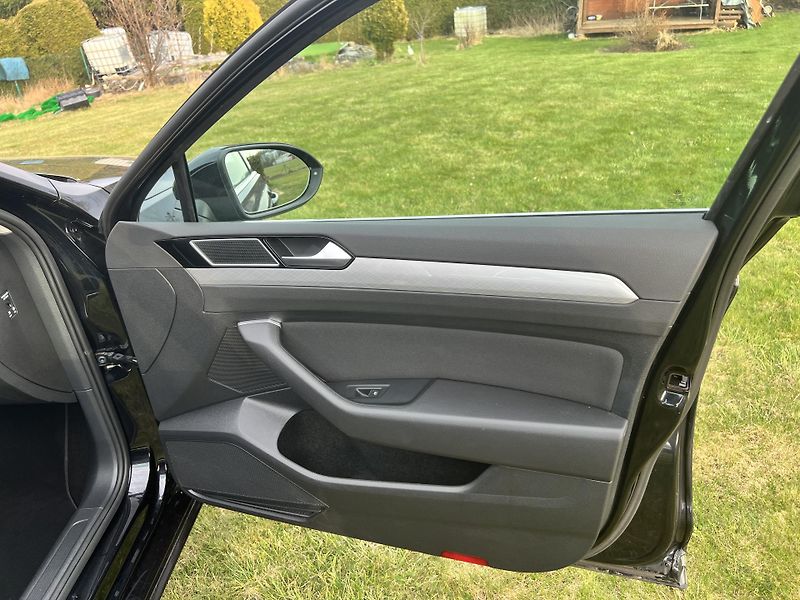 Volkswagen Passat 1.4GTE 160KW,TZ,2xALU,1MAJ - fotka 22 z 48