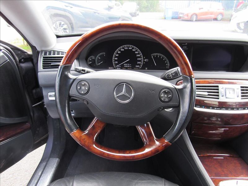 Mercedes-Benz CL 5,5 550 Elegance 285 KW - fotka 12 z 36