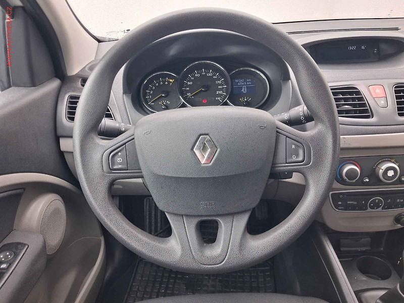 Renault Mégane (2011) 1.6i, 1.maj,ČR, AC, temp - fotka 11 z 16