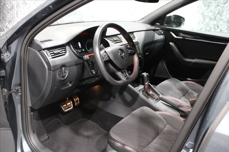 Škoda Octavia 2,0 TSI 169KW RS DSG TOP - fotka 9 z 42